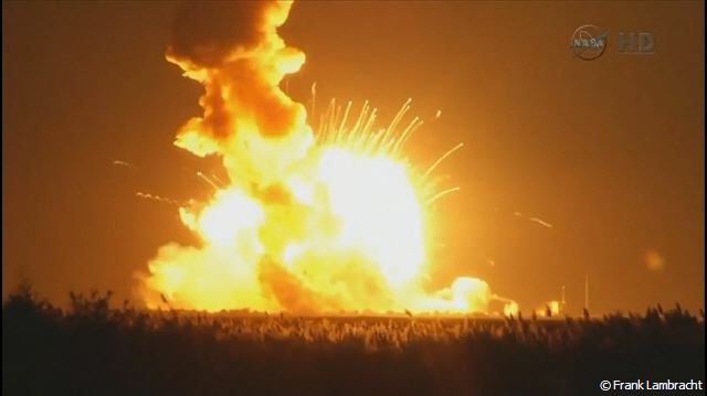 Explosion der Antares - Rakete mit dem Raumfrachte