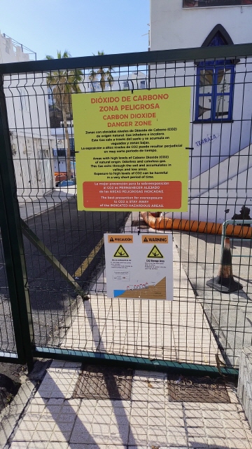 Insbesondere Puerto Naos ist noch immer von Gasaustritten betroffen. Ganze Straßenzüge sind gesperrt und unbewohnbar.